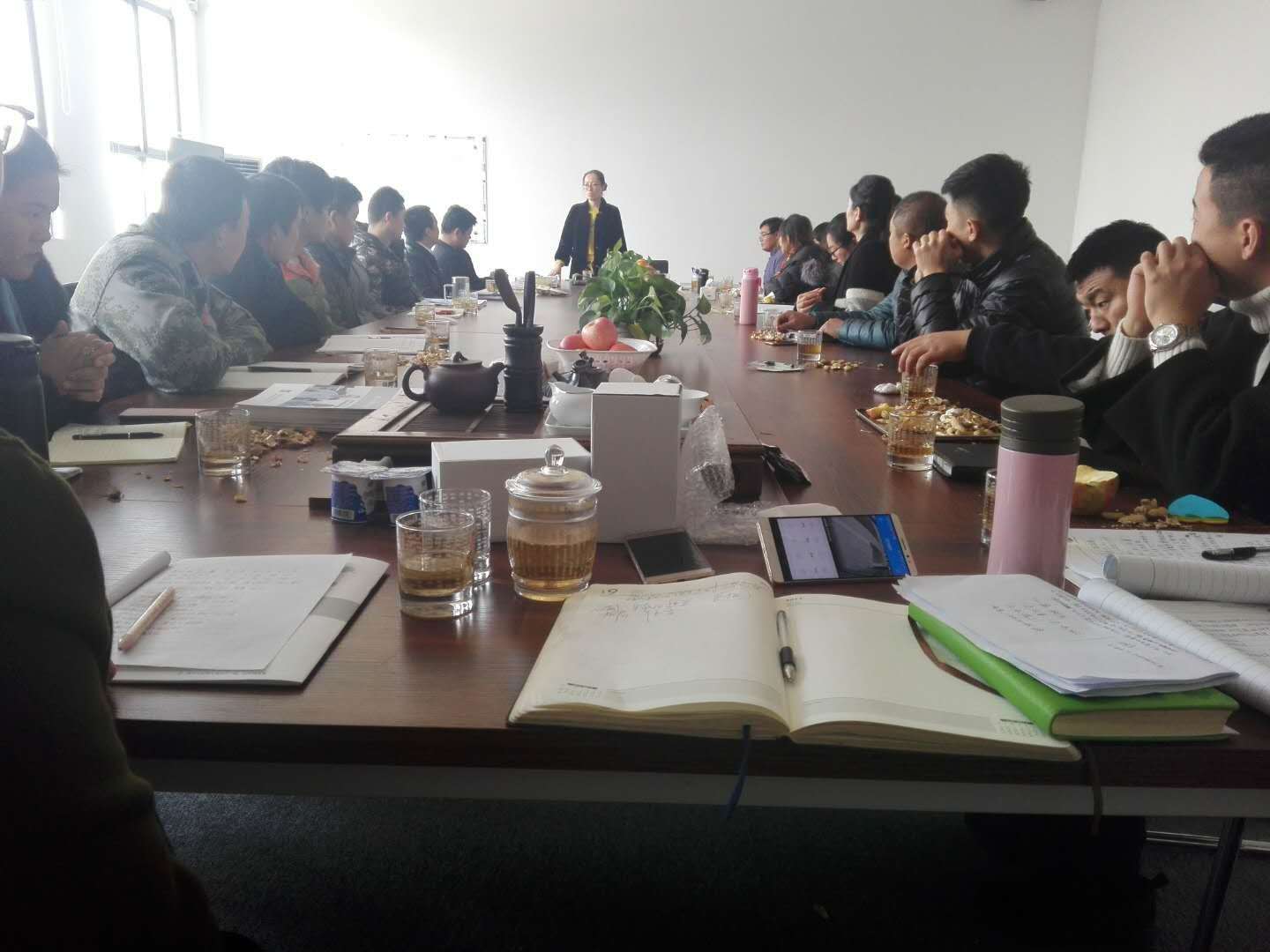 青島海藍康復器械有限公司李總做開(kāi)場(chǎng)講話(huà)